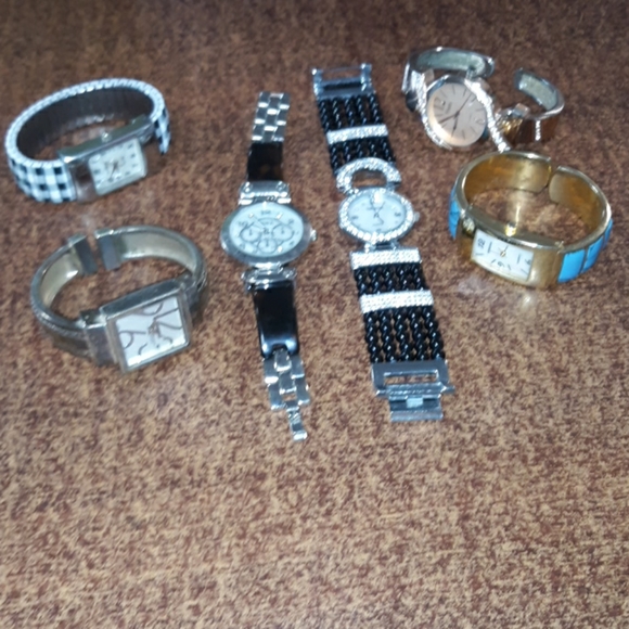 Accessories - Watch Collectors.  Lot of 6 watches ( SKU B4)